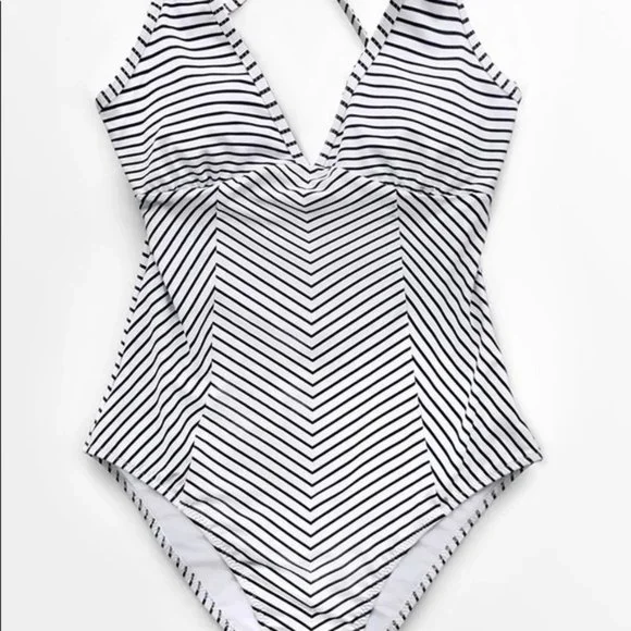 Cupshe - Black and White Stripe One-Piece - Picture 4 of 5